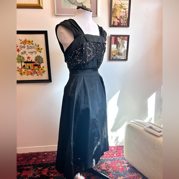 Late 1950s / Early 1960s Vintage Beaded Black Satin Cocktail & Dance Dress - Picture 12 of 13